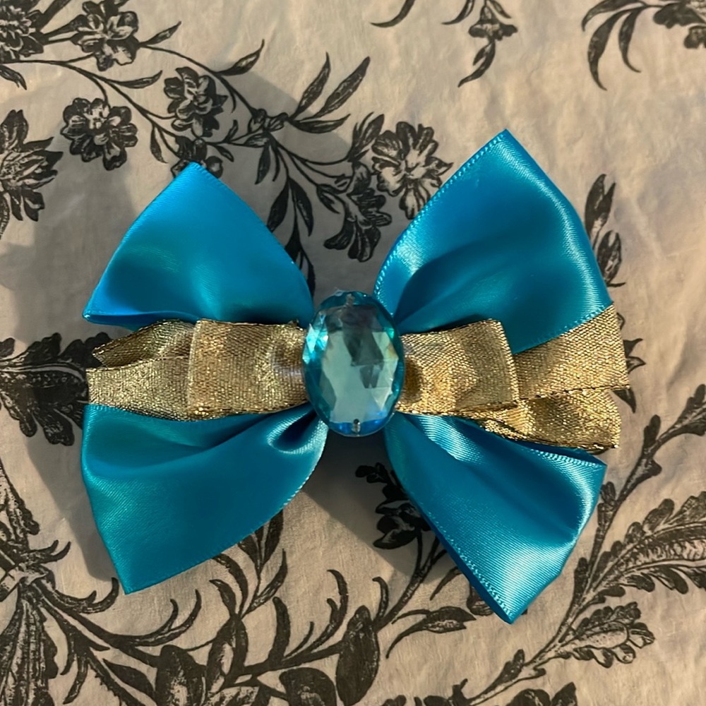 Jasmine inspired hair bow